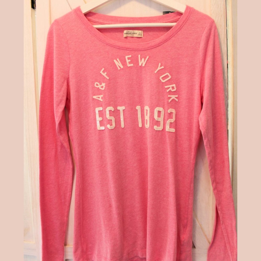 NWT A & F Abercrombie and Fitch Pink Sequin Tee L